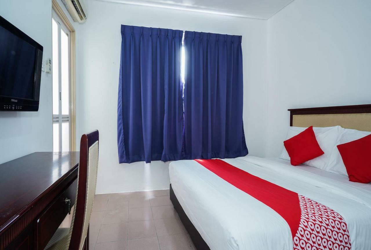 Oyo 43955 N9 Business Hotel Nilai Exteriér fotografie