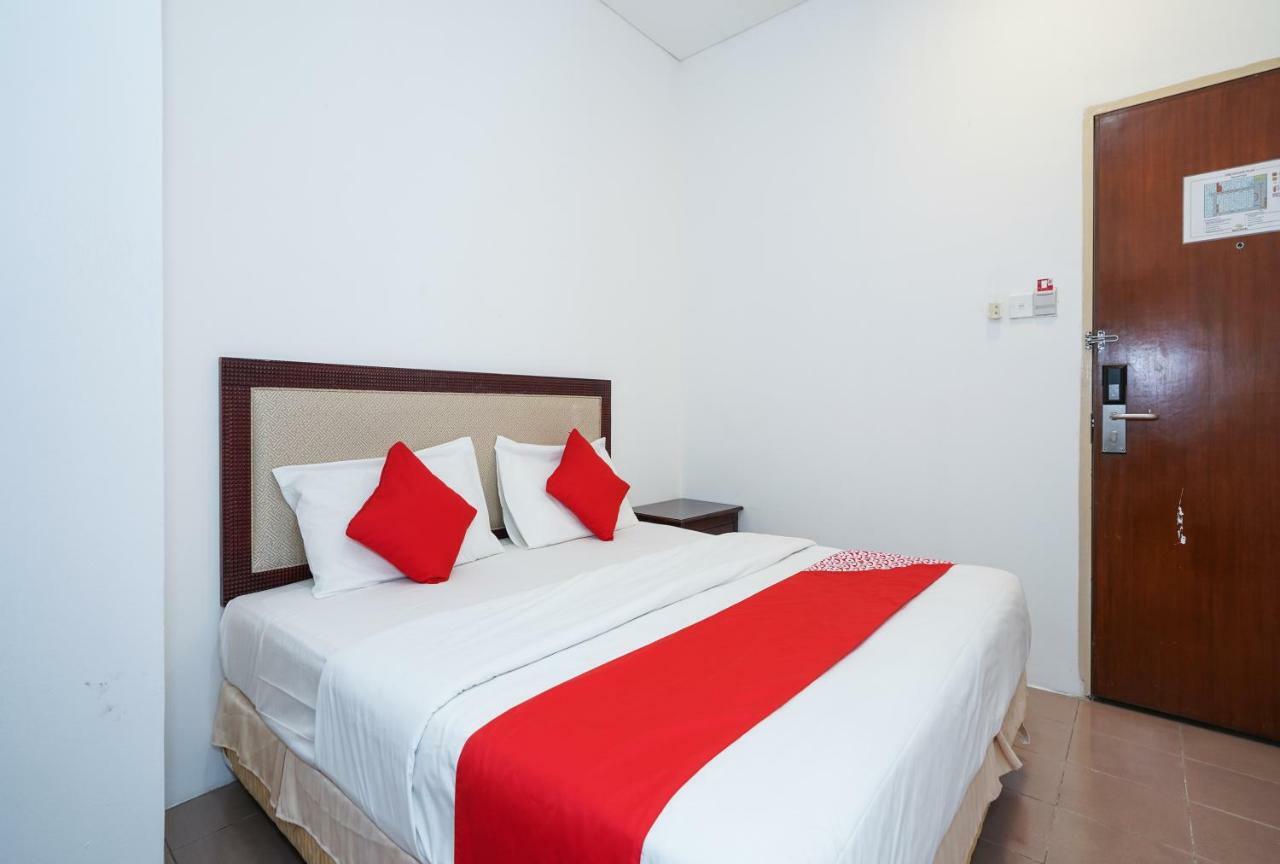 Oyo 43955 N9 Business Hotel Nilai Exteriér fotografie