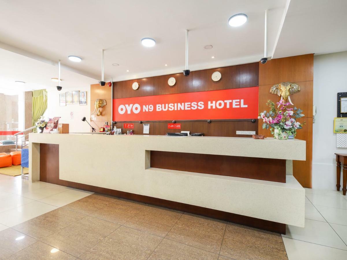 Oyo 43955 N9 Business Hotel Nilai Exteriér fotografie