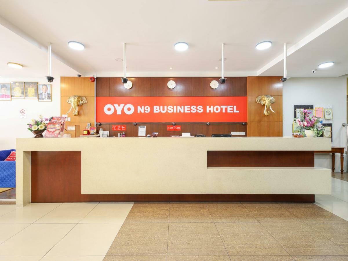 Oyo 43955 N9 Business Hotel Nilai Exteriér fotografie